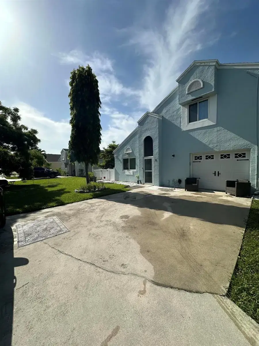 8 ELTON Place, Boynton Beach FL 33426