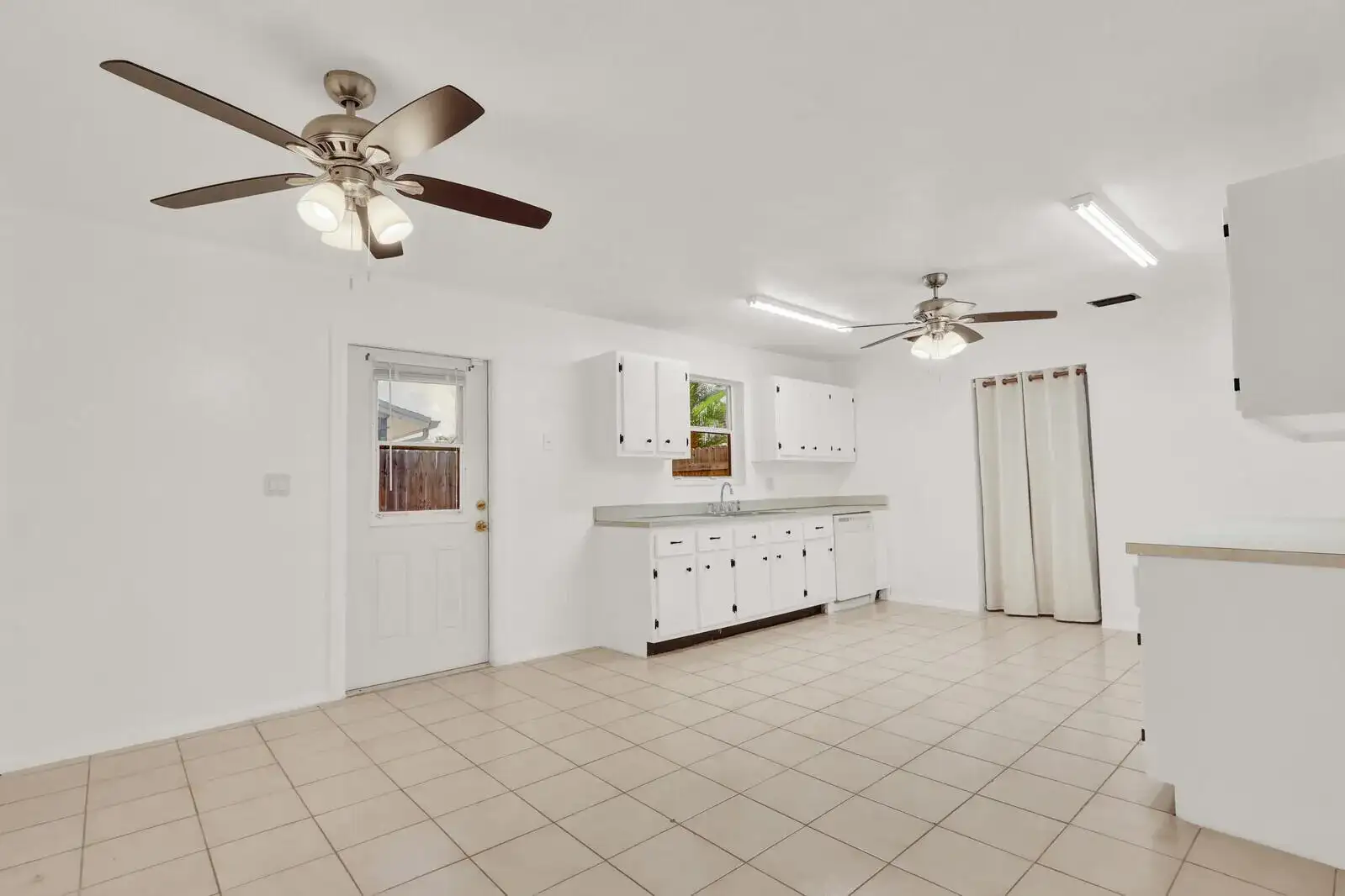 357 Garden Boulevard, Palm Beach Gardens FL 33410 photo 5