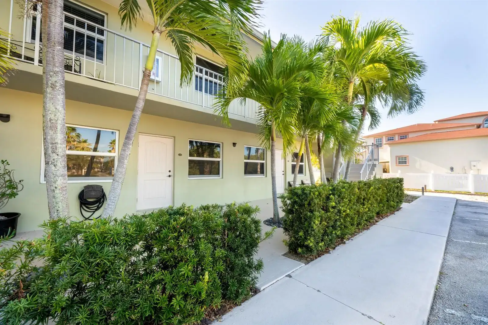 2319 Tamarind Drive, Fort Pierce FL 34949 photo 2