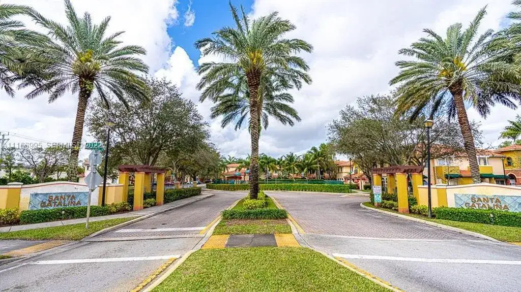 903 N SANTA CATALINA Circle, North Lauderdale FL 33068 photo 3