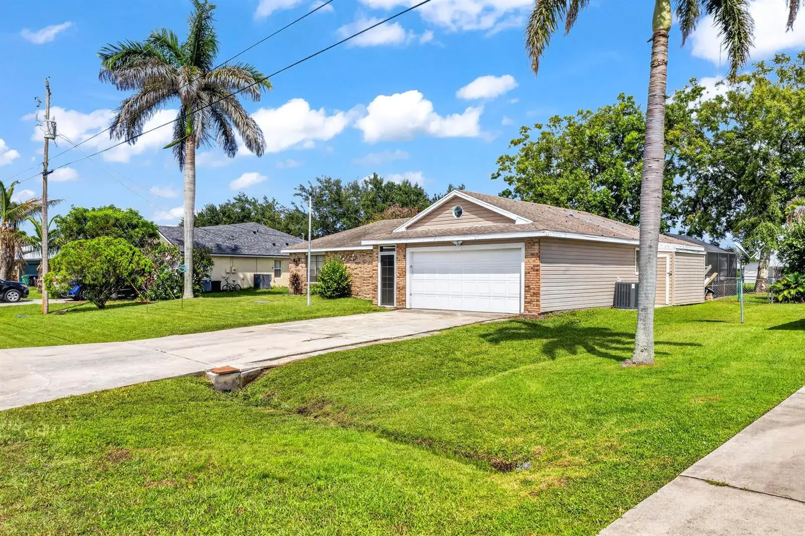 2081 SE SOUTH BUTTONWOOD Drive, Port St. Lucie FL 34952 photo 2