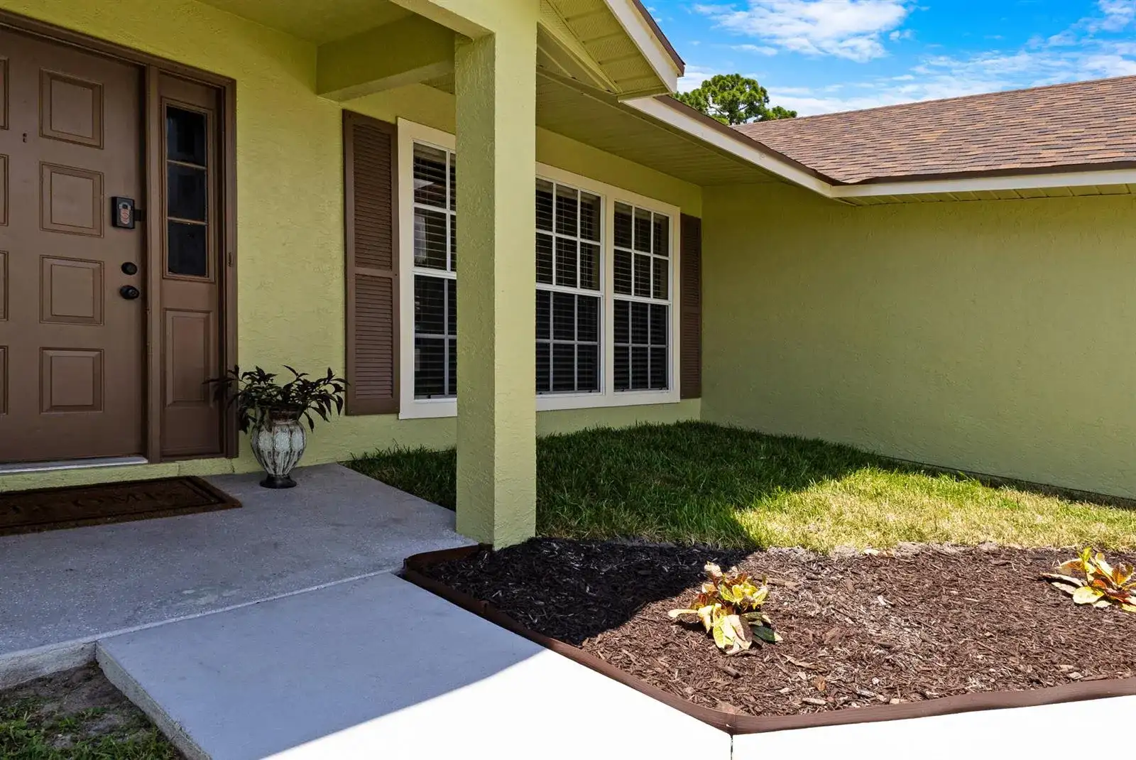 574 SW Fairview Avenue, FL 34983 photo 3