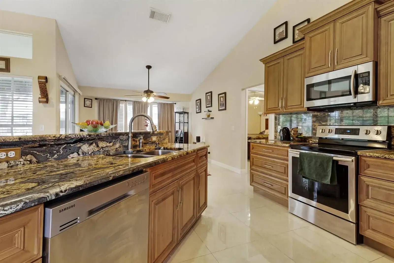 574 SW Fairview Avenue, FL 34983 photo 4