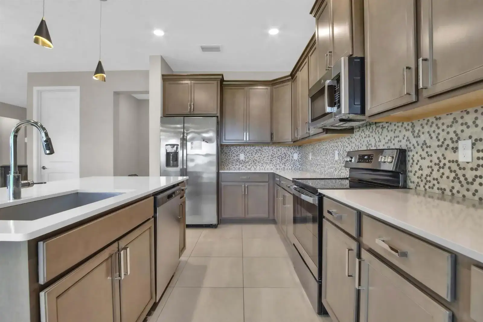 1304 Whitcombe Drive, Royal Palm Beach FL 33411 photo 3