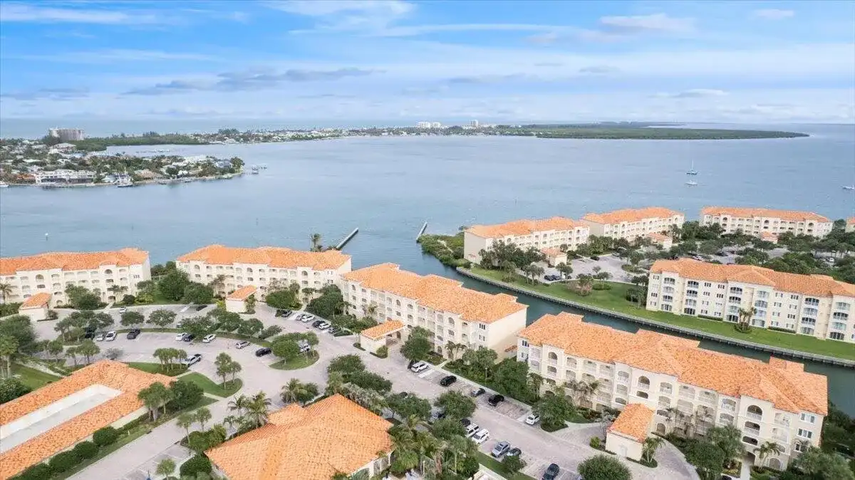 5 HARBOUR ISLE Drive E, Fort Pierce FL 34949