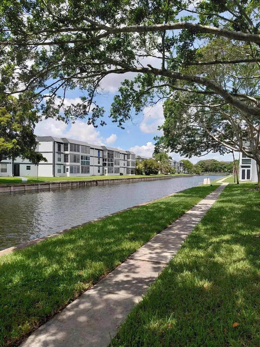 8350 SANDS POINT Boulevard # 102E, Tamarac FL 33321 photo 4