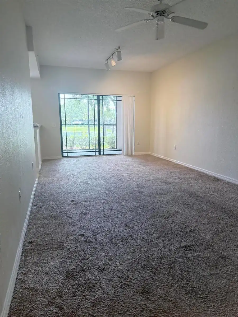 2812 GRANDE Parkway # 106, Palm Beach Gardens FL 33410