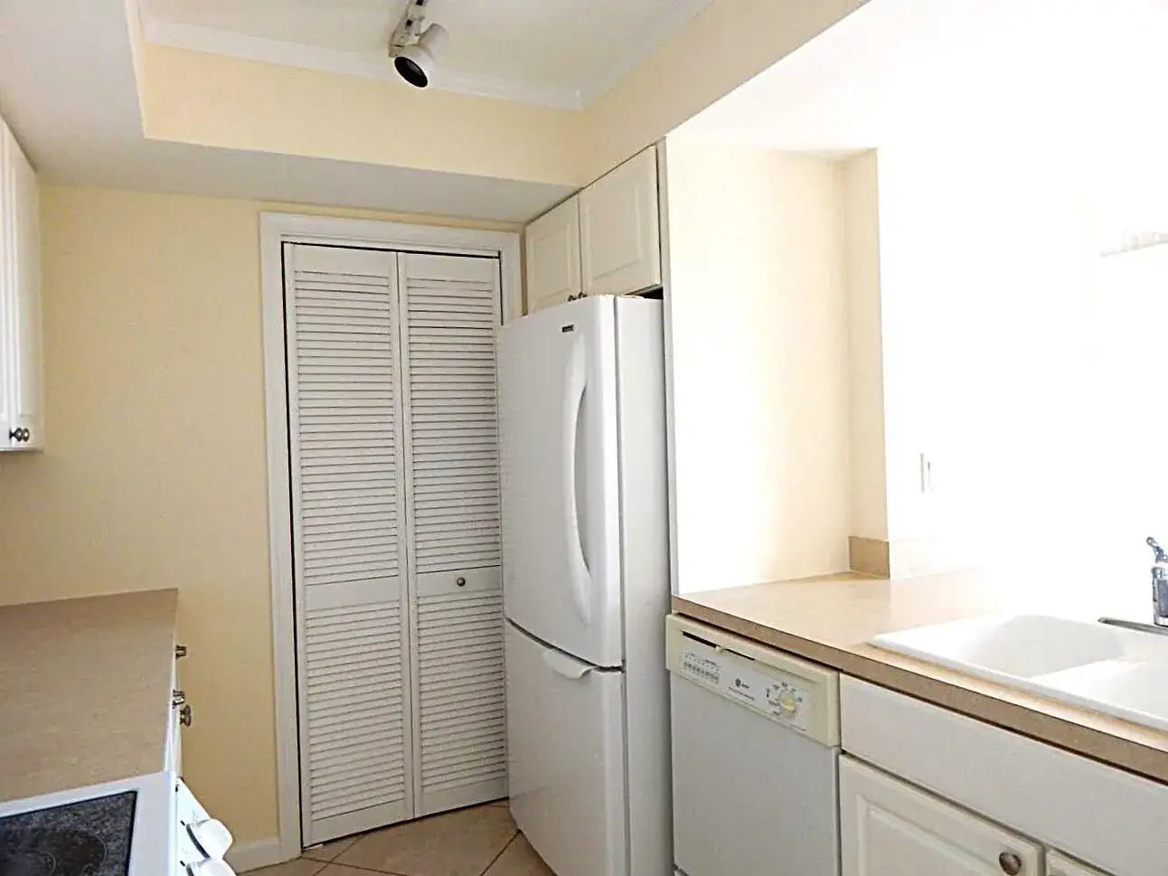 5250 WOODLAND LAKES Drive # 231, Palm Beach Gardens FL 33418 photo 2