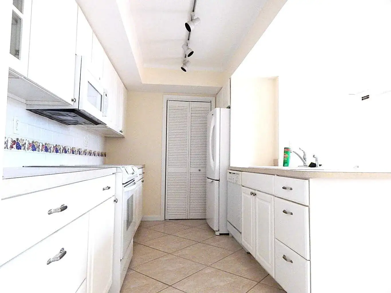 5250 WOODLAND LAKES Drive # 231, Palm Beach Gardens FL 33418 photo 3