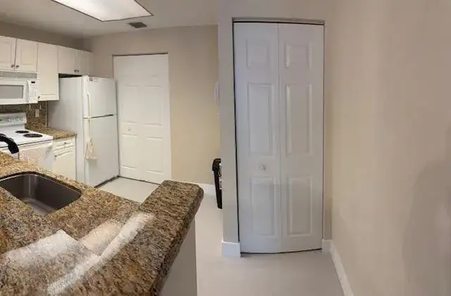 2805 VERONIA Drive # 104, Palm Beach Gardens FL 33410 photo 3