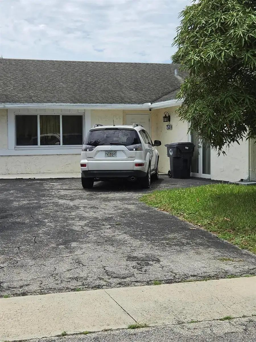 7520 SW 6TH Court SW, North Lauderdale FL 33068 photo 2