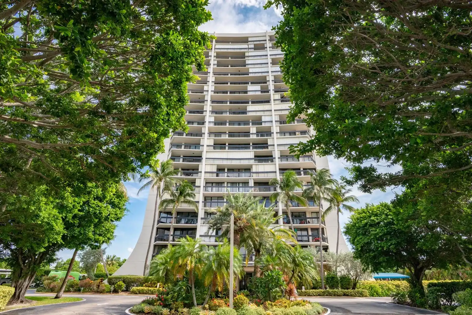 2400 PRESIDENTIAL Way # 1505, West Palm Beach FL 33401