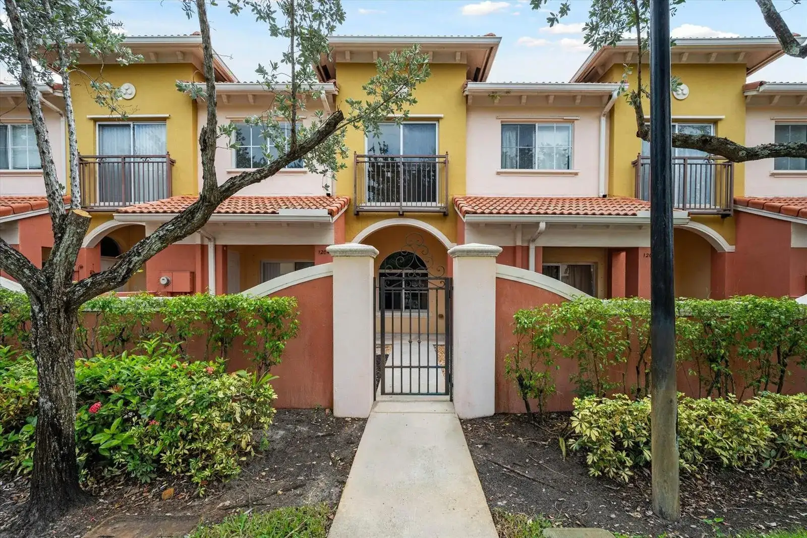 1204 SANTA CATALINA Lane, North Lauderdale FL 33068 photo 2