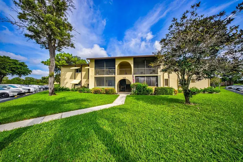 118 Lake Pine Circle # 2, FL 33463 photo 3
