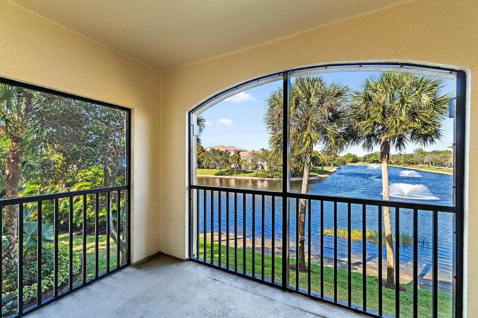 2729 Anzio Court # 208, Palm Beach Gardens FL 33410