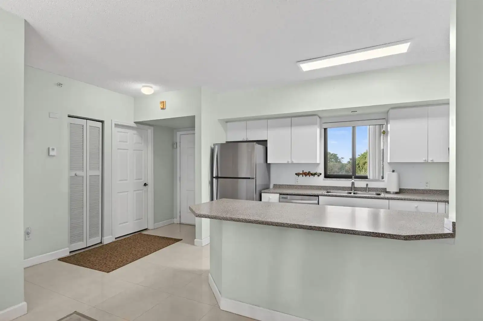 2015 Lavers Circle # 403, Delray Beach FL 33444 photo 3
