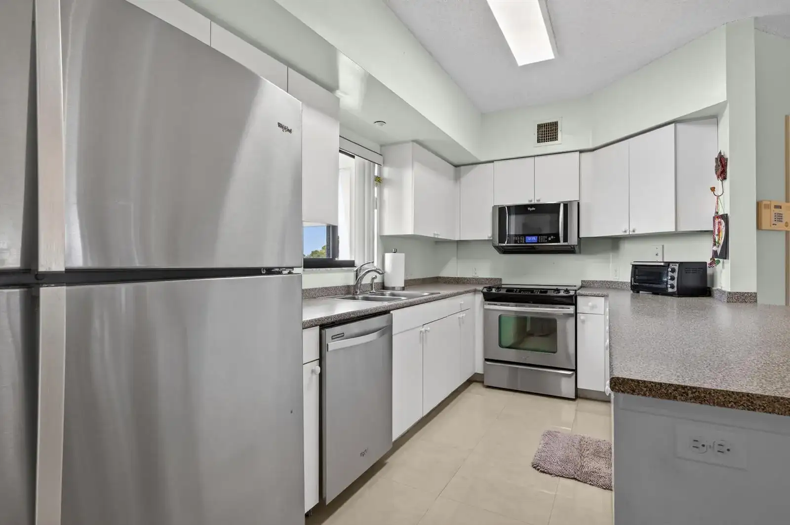 2015 Lavers Circle # 403, Delray Beach FL 33444 photo 4