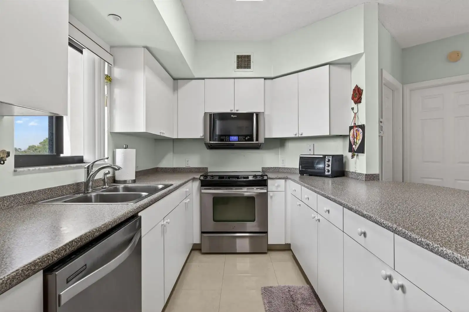 2015 Lavers Circle # 403, Delray Beach FL 33444 photo 5