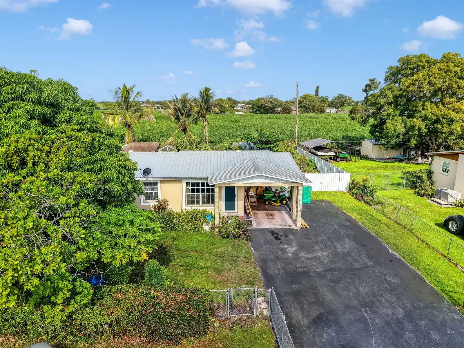 1048 WHITAKER Road, Belle Glade FL 33430