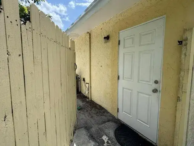 1800 PINEHURST Drive # 1, West Palm Beach FL 33407 photo 2