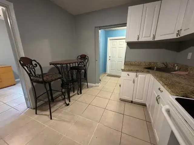 1800 PINEHURST Drive # 1, West Palm Beach FL 33407 photo 3