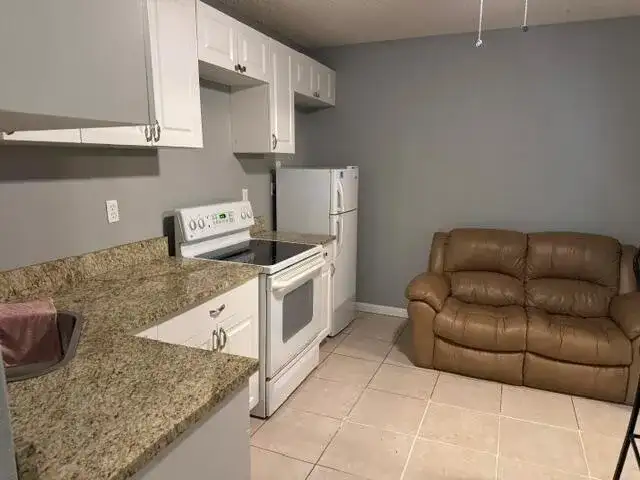1800 PINEHURST Drive # 1, West Palm Beach FL 33407 photo 4