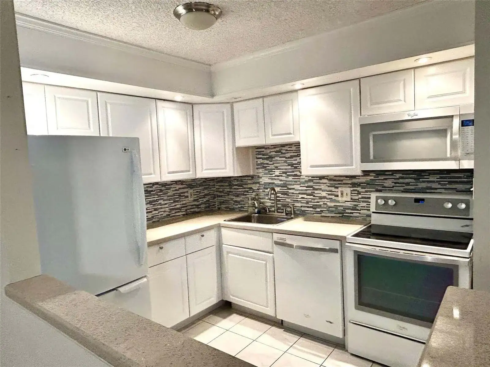 10429 E Clairmont Circle # 108, Tamarac FL 33321 photo 2