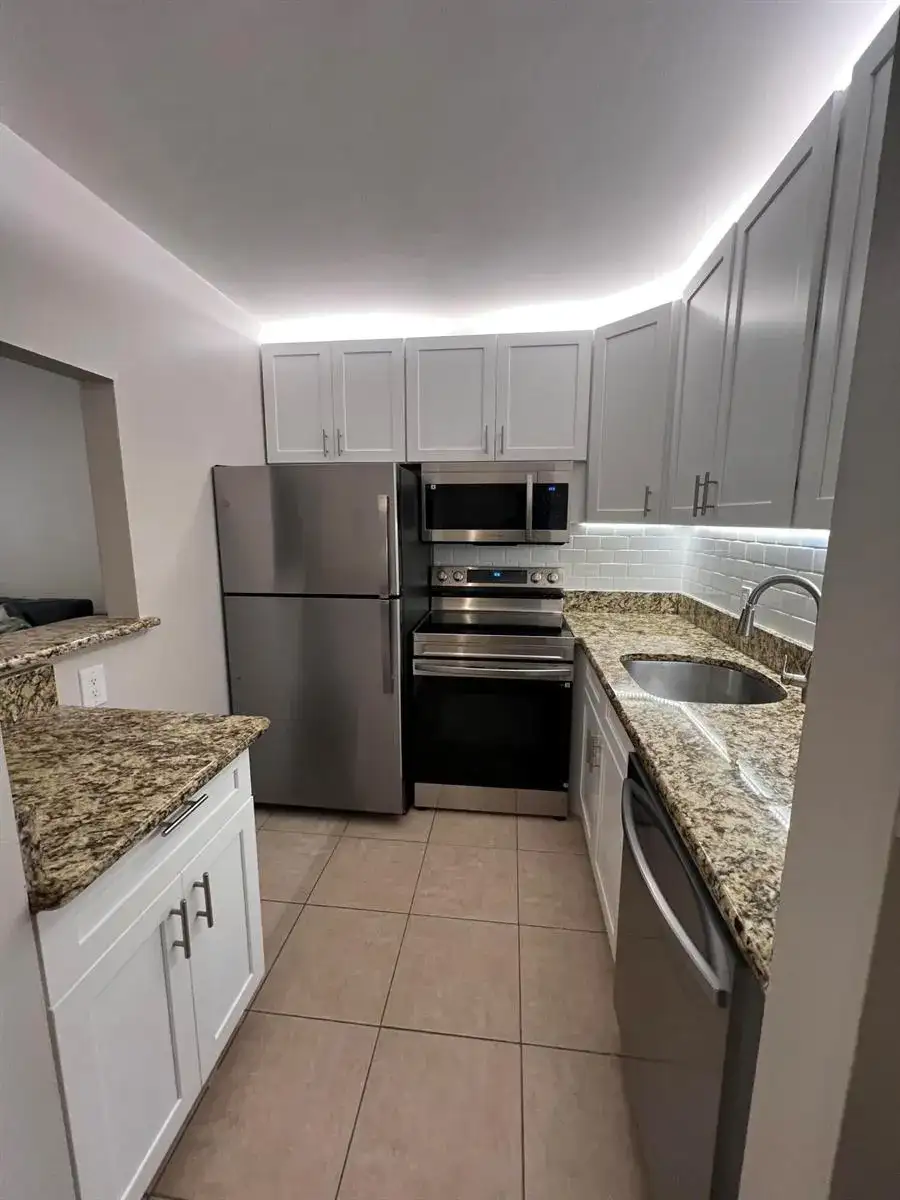 31 WESTBURY B Circle # 31, Deerfield Beach FL 33442 photo 2