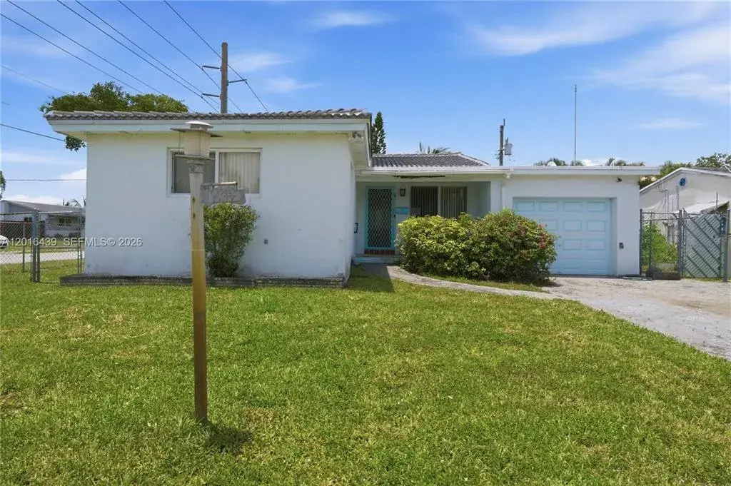 2300 N 57th Terrace, Hollywood FL 33021