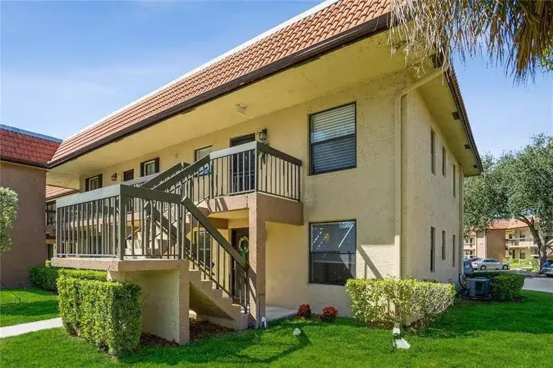 21915 LAKE FOREST Circle # 106, Boca Raton FL 33433 photo 2