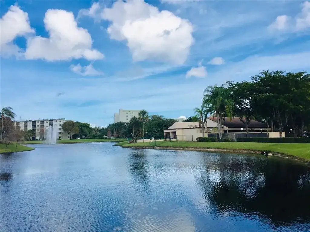2316 S Cypress Bend Drive # 220, Pompano Beach FL 33069 photo 4