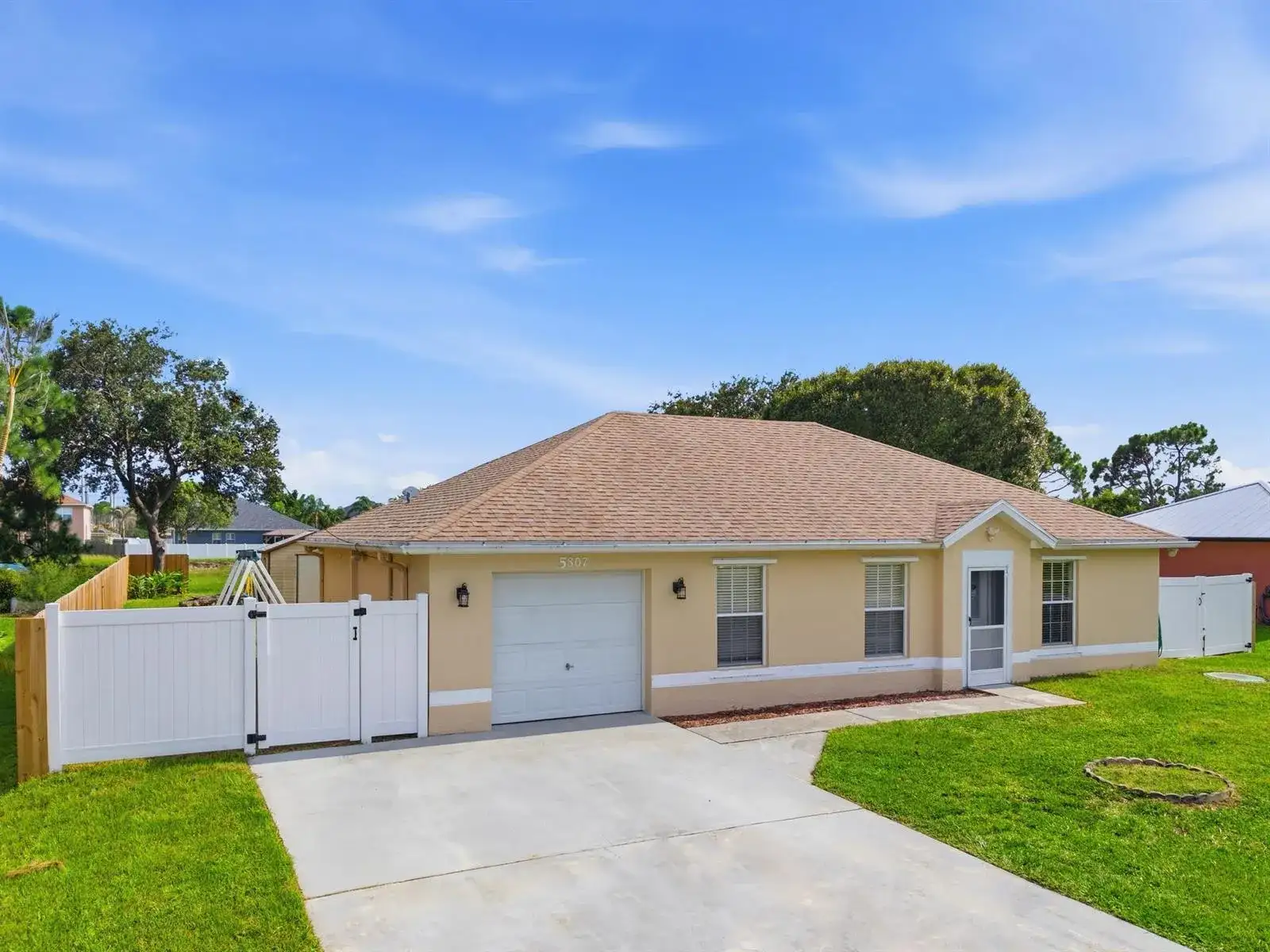 5807 NW BURRI Court, Port St. Lucie FL 34986 photo 2