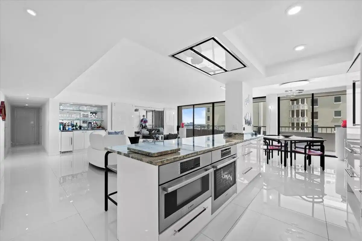 5280 N Ocean Drive # 10C, Riviera Beach FL 33404