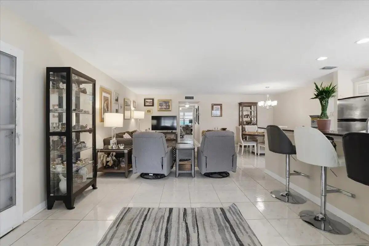 1172 S Drive Circle # B, Delray Beach FL 33445 photo 2