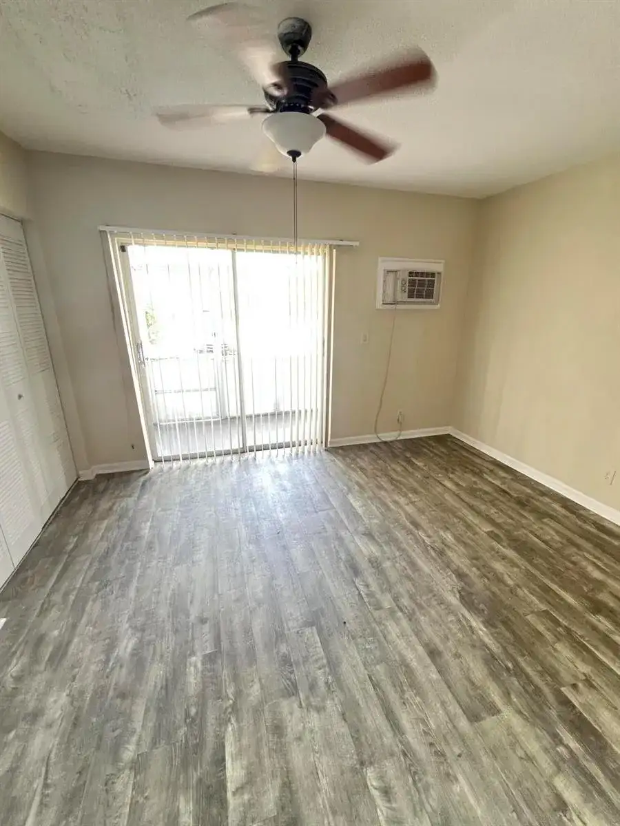 31 NORWICH B # 31, West Palm Beach FL 33417 photo 2