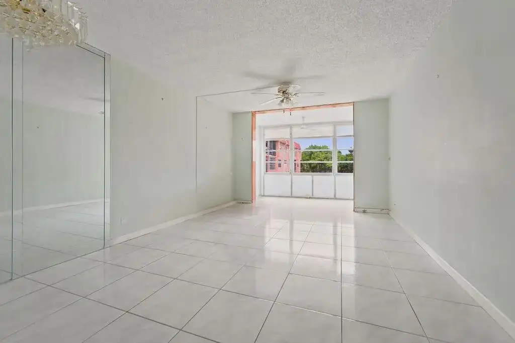 9641 SUNRISE LAKES Boulevard # 208, Sunrise FL 33322 photo 2