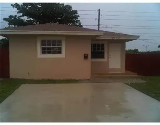 7000 TYLER Street, Hollywood FL 33024