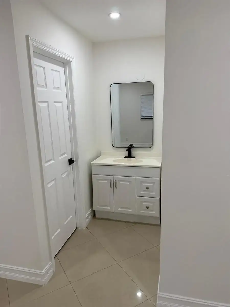 7000 TYLER Street, Hollywood FL 33024 photo 3