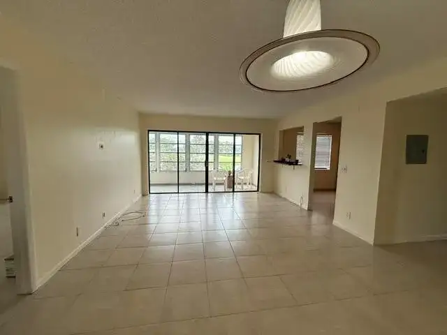 122 Piedmont C, Delray Beach FL 33484 photo 3