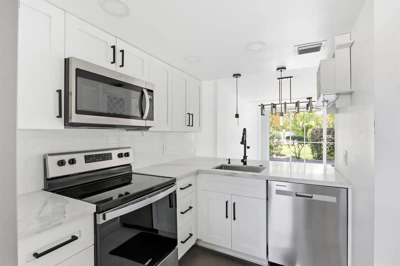 118 Royal Park Drive # 1B, Oakland Park FL 33309