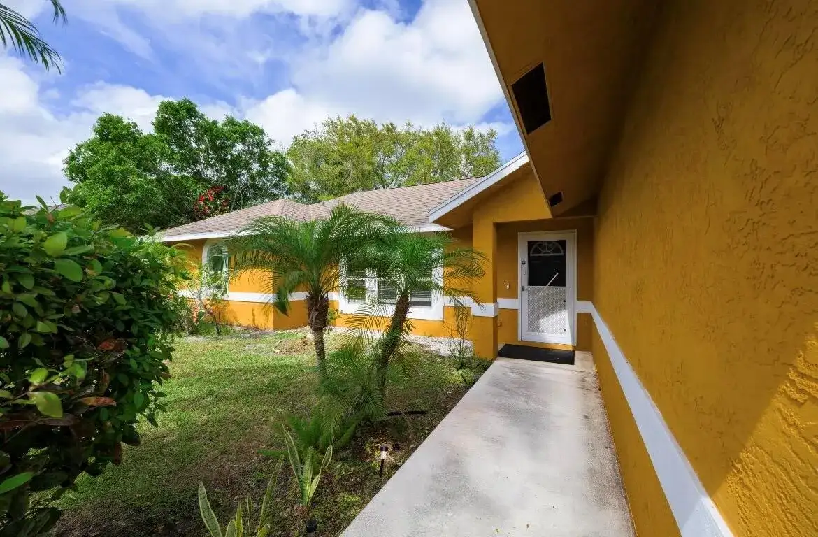 353 NW FERRIS Drive, Port St. Lucie FL 34983 photo 3