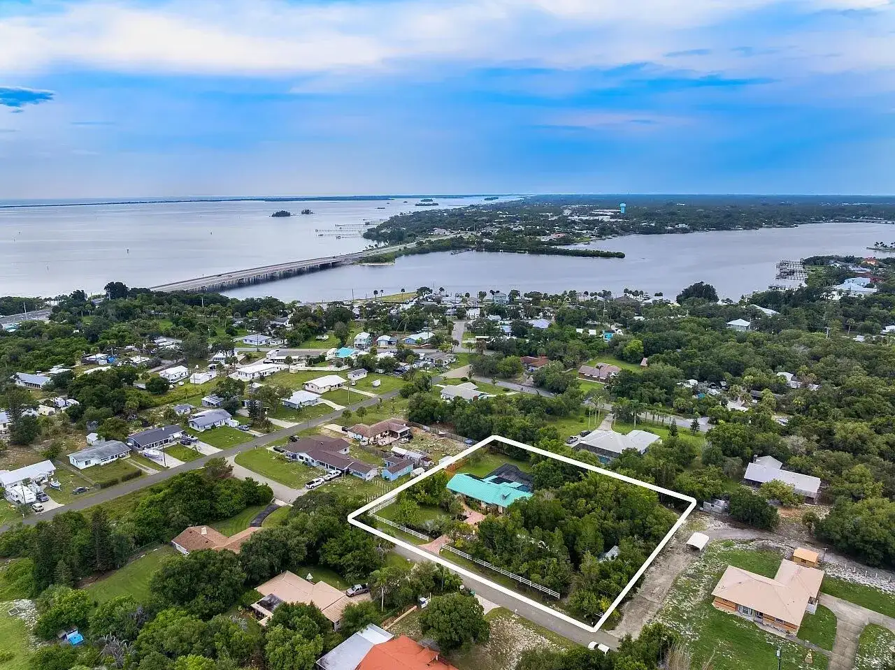 3955 FOOSHE Avenue, Sebastian FL 32976 photo 2