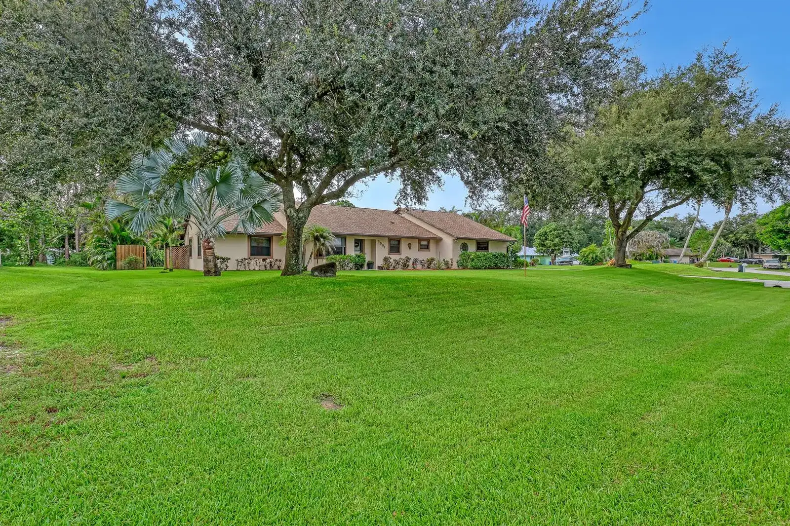 8581 SW 17TH Avenue, Stuart FL 34997 photo 3