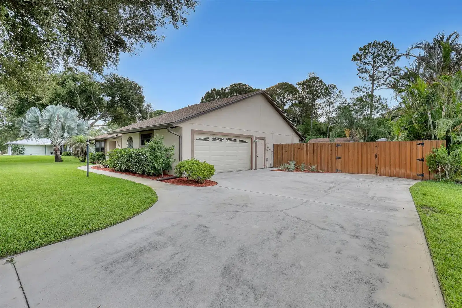8581 SW 17TH Avenue, Stuart FL 34997 photo 4