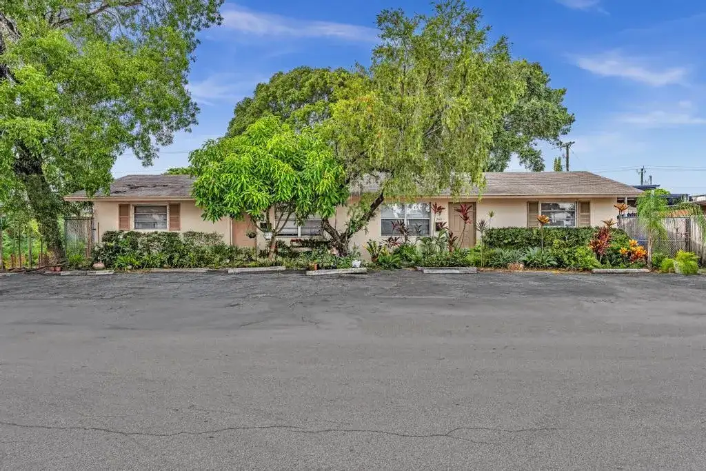 560-564 NE 35th Street, Oakland Park FL 33334 photo 2