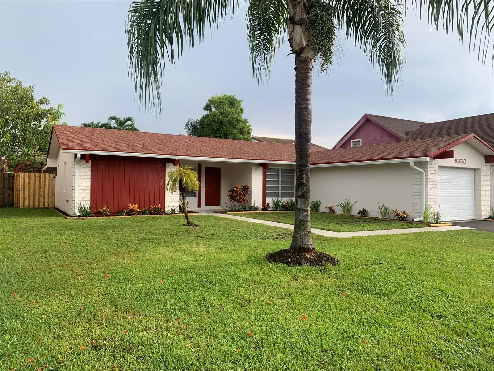 9350 NW 38th Place, Sunrise FL 33351 photo 2