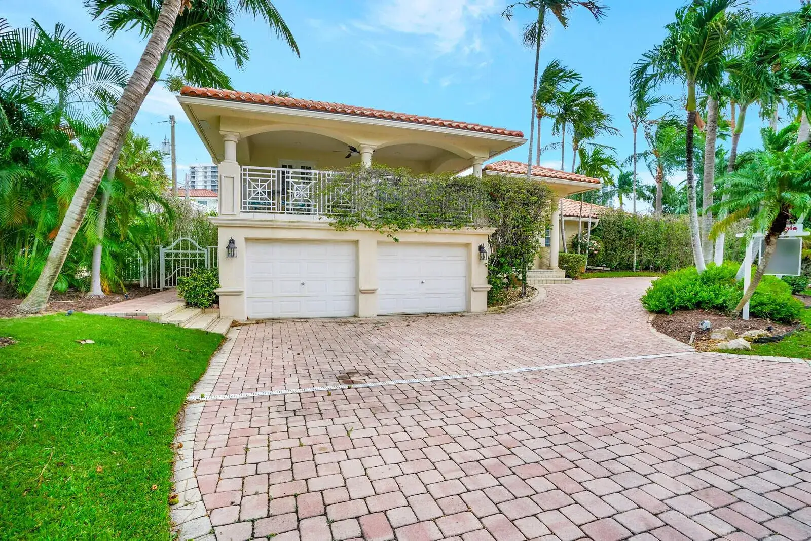 290 E FERN Drive, Boca Raton FL 33432