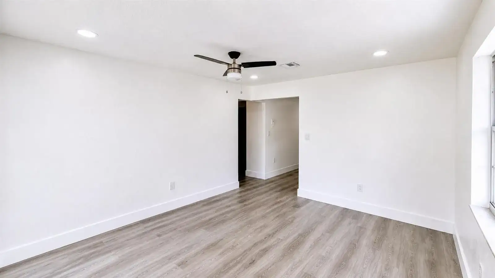 528 E Lakewood Road # B, West Palm Beach FL 33405 photo 2
