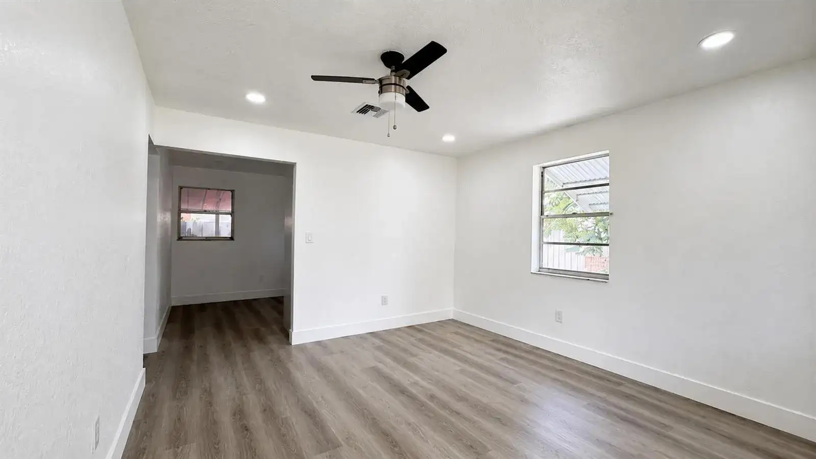 528 E Lakewood Road # B, West Palm Beach FL 33405 photo 4