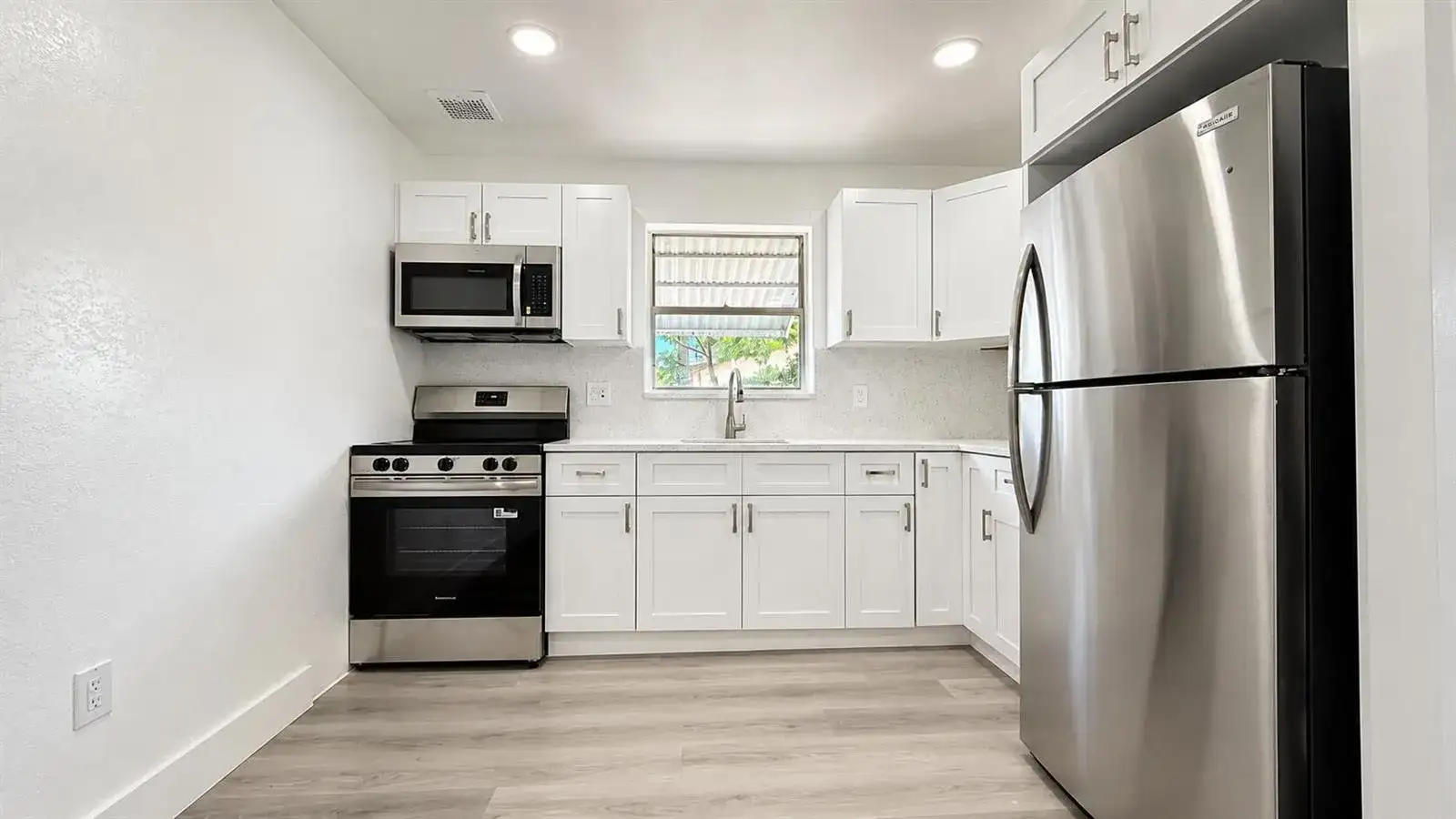528 E Lakewood Road # B, West Palm Beach FL 33405 photo 5